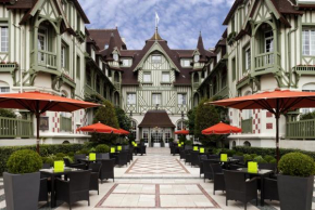  Hôtel Barrière Le Normandy  Довиль